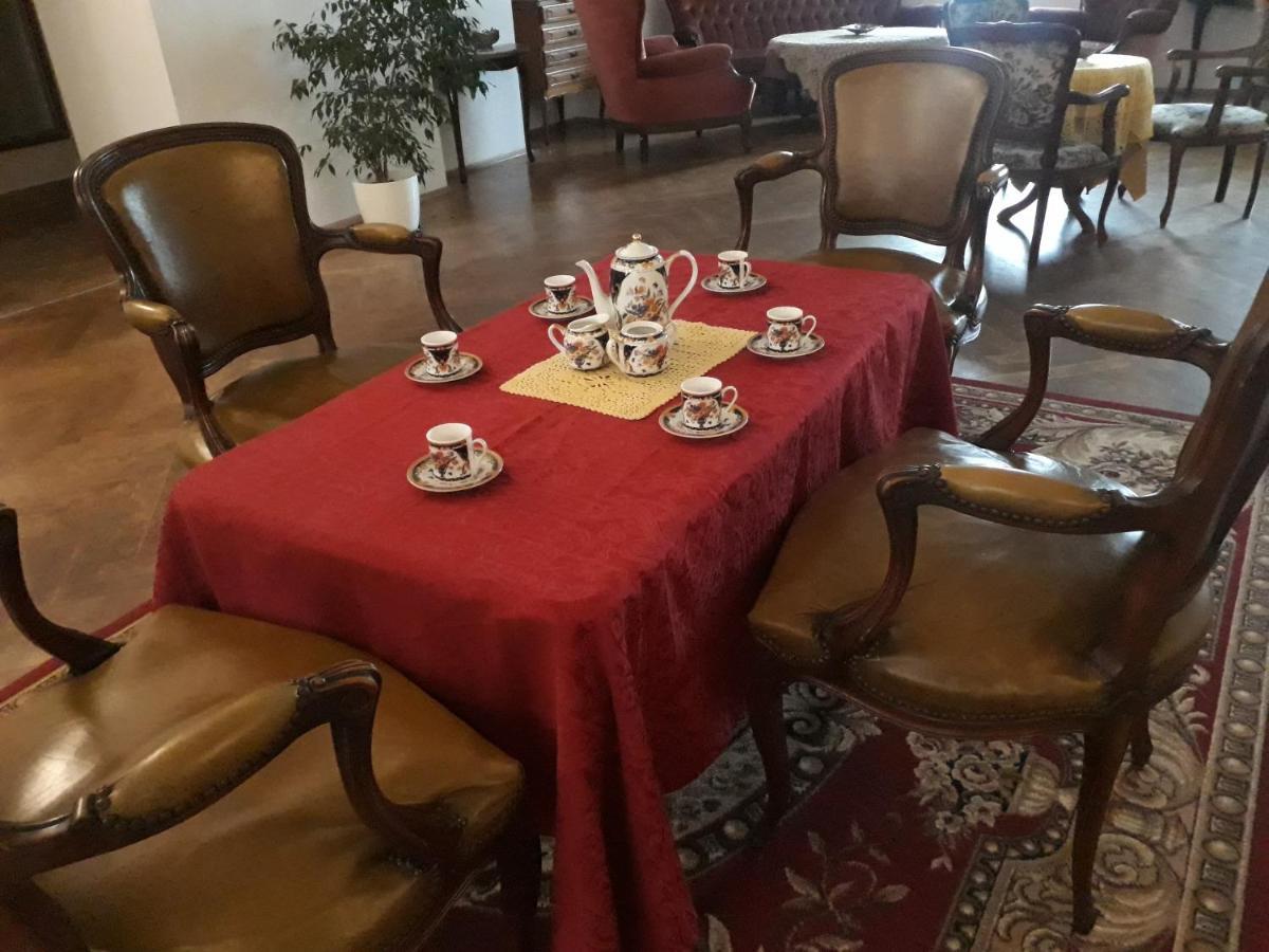 Bed and Breakfast Dwor Strzyzew Zelazowa Wola Exteriér fotografie