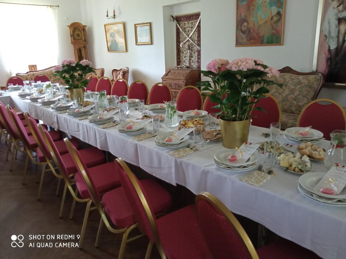 Bed and Breakfast Dwor Strzyzew Zelazowa Wola Exteriér fotografie